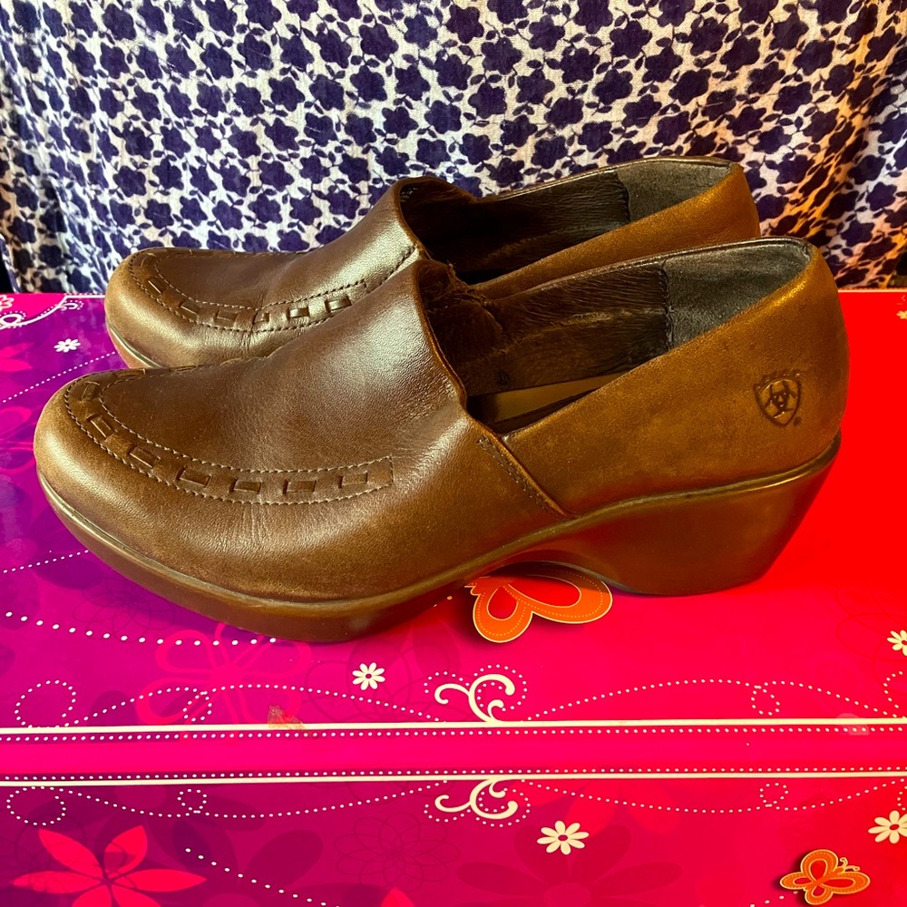 Ariat women’s leather advanced stability and cushioning comfortable clogs 6.5
